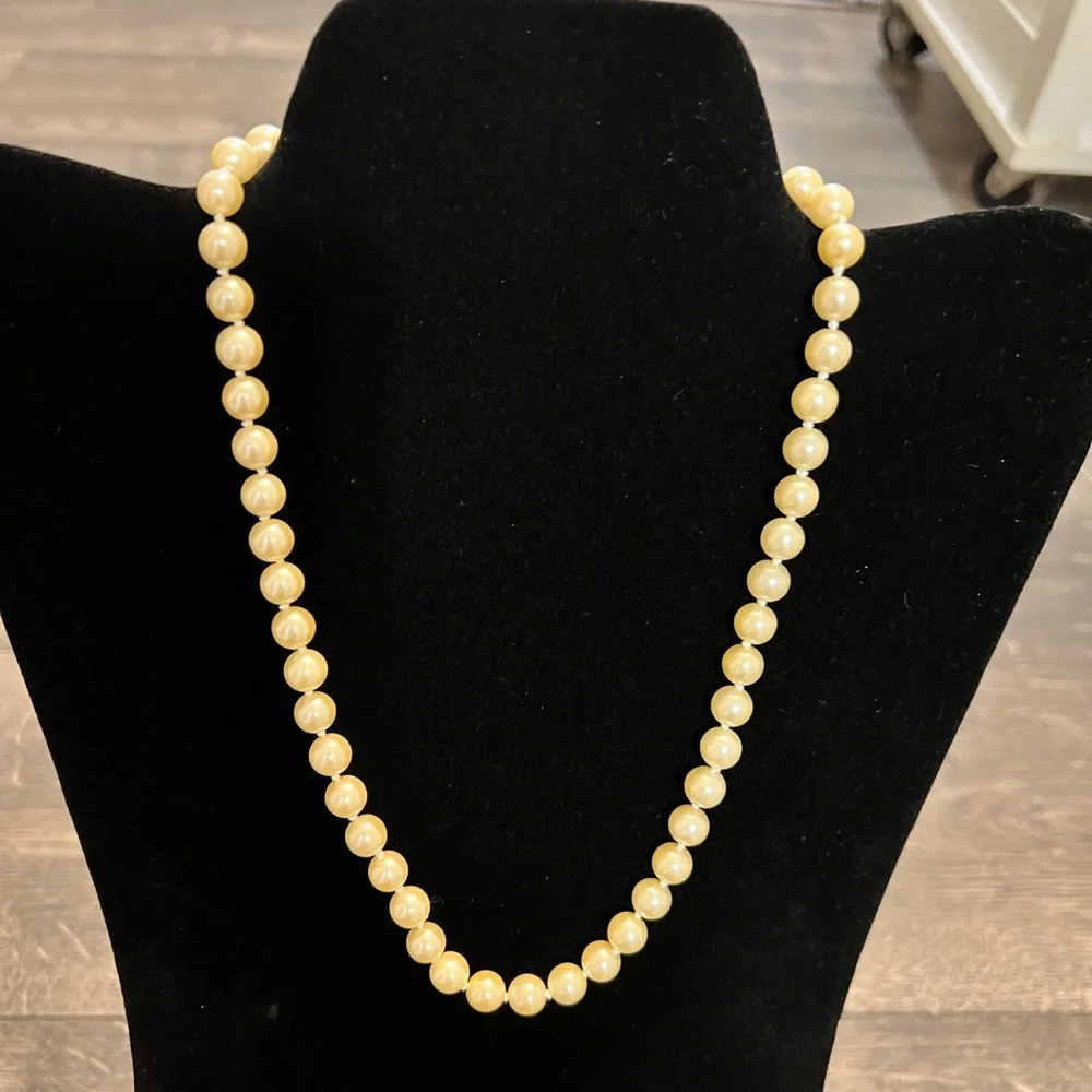 Avon Faux Pearl‎ Necklace